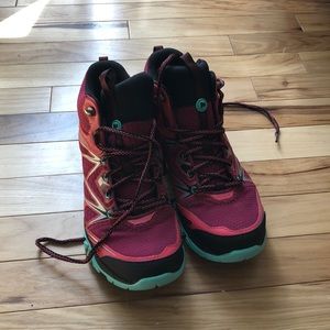 Cute Merrell hiking boots! Size 6!